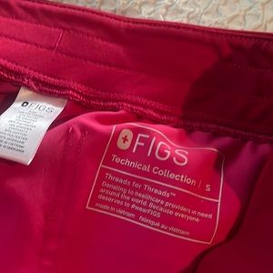 Figs joggers size small (shocking pink)